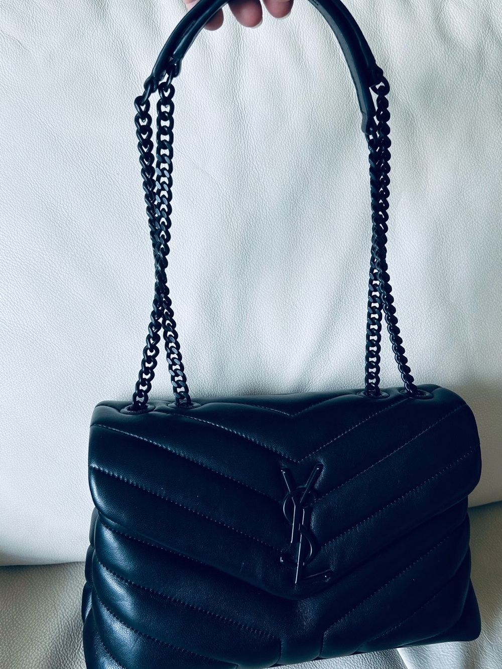 Designer-Inspired Black Quilted Shoulder Bag with Logo Accent - Picture 3 of 6
